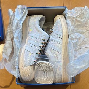 Brand new pair of men adidas original superstar vintage in a size men 9